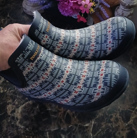 ⚫️ Black Friday Pendleton  Faux Fur Waterproof Chelsea Rain Boots 8 for Women - Picture 7 of 9